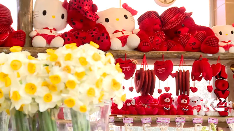 تعج المحال التجارية بالمتبضعين 