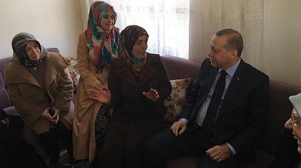 بە ھەڵواسینی نووسراوێك سەرۆكی وڵات دێننە ماڵەكەیان