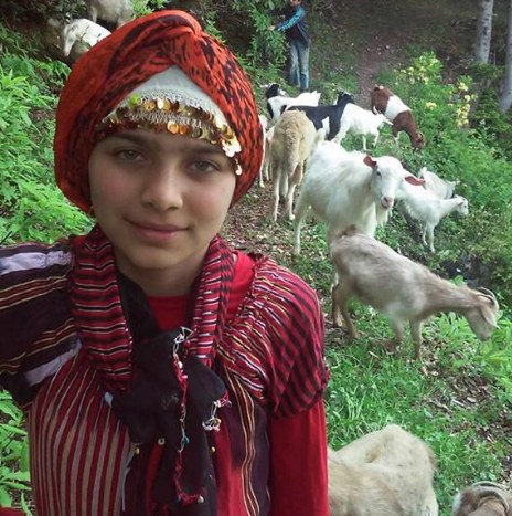 كچە شوانێك بزن و كاركەكەی بەم شێوەیە رزگار دەكات