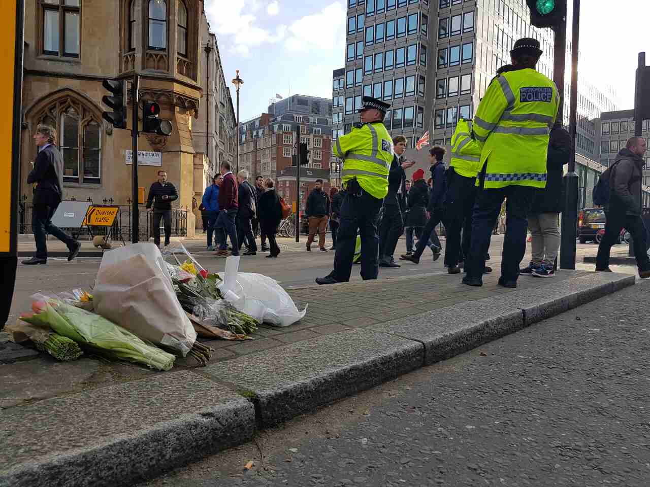 ئه‌مڕۆی شوێنی هێرشه‌كه‌ی له‌نده‌ن به‌ وێنه‌ ببینه‌