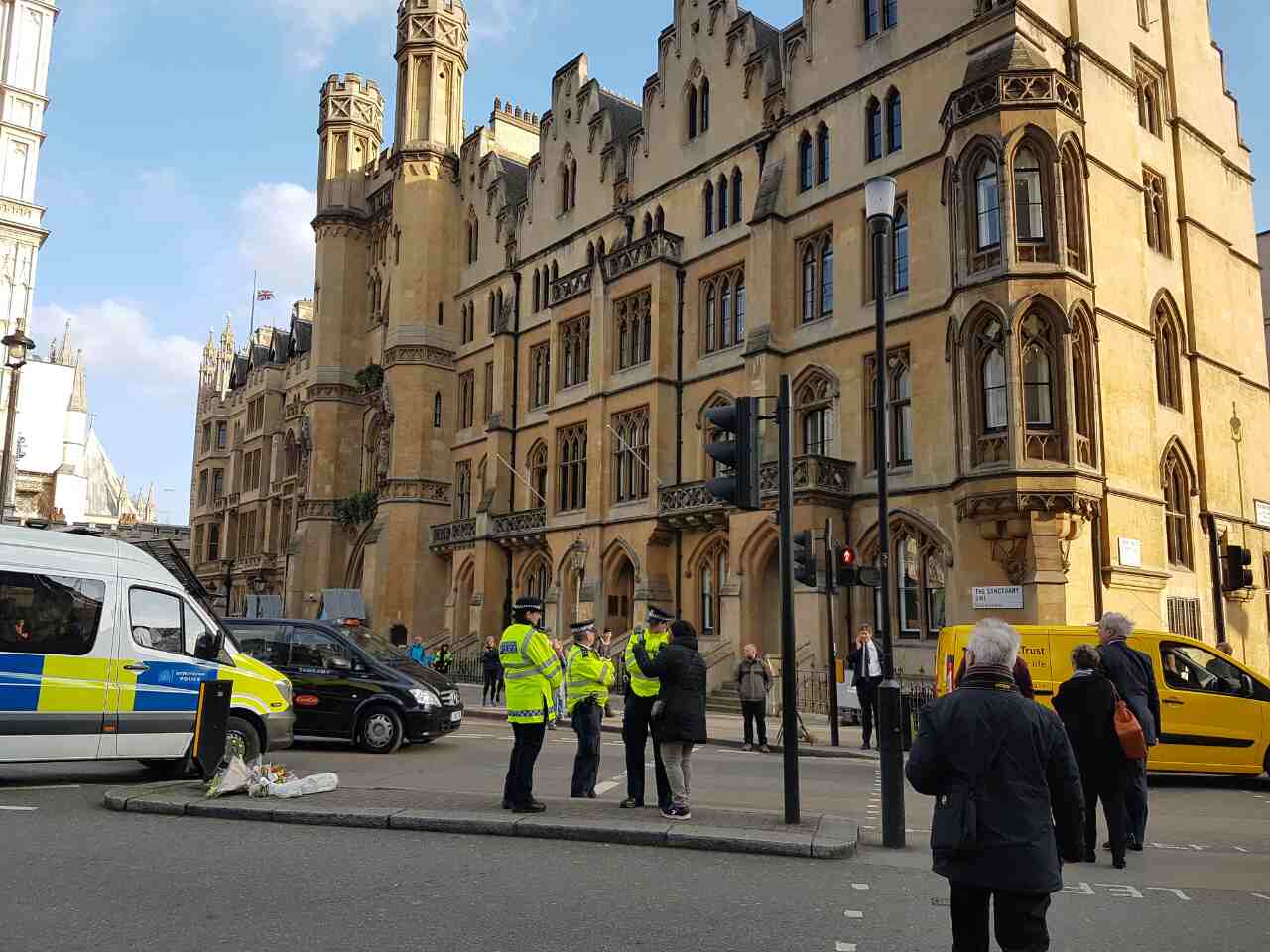 ئه‌مڕۆی شوێنی هێرشه‌كه‌ی له‌نده‌ن به‌ وێنه‌ ببینه‌