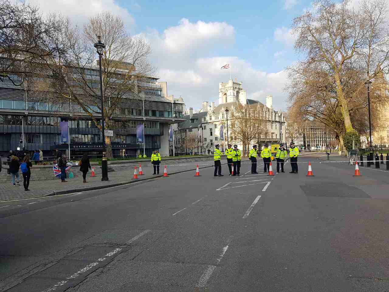 ئه‌مڕۆی شوێنی هێرشه‌كه‌ی له‌نده‌ن به‌ وێنه‌ ببینه‌