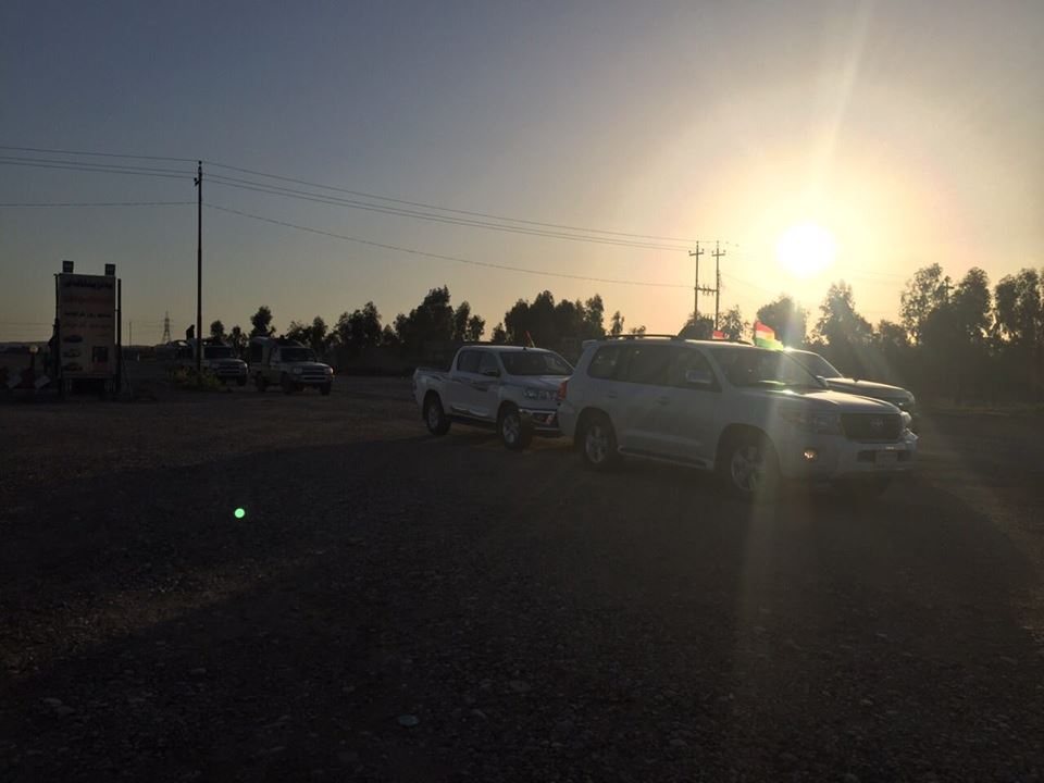 چەكدارێكی داعش گۆڕێكی بە كۆمەڵی پێشمەرگە ئاشكرا دەكات