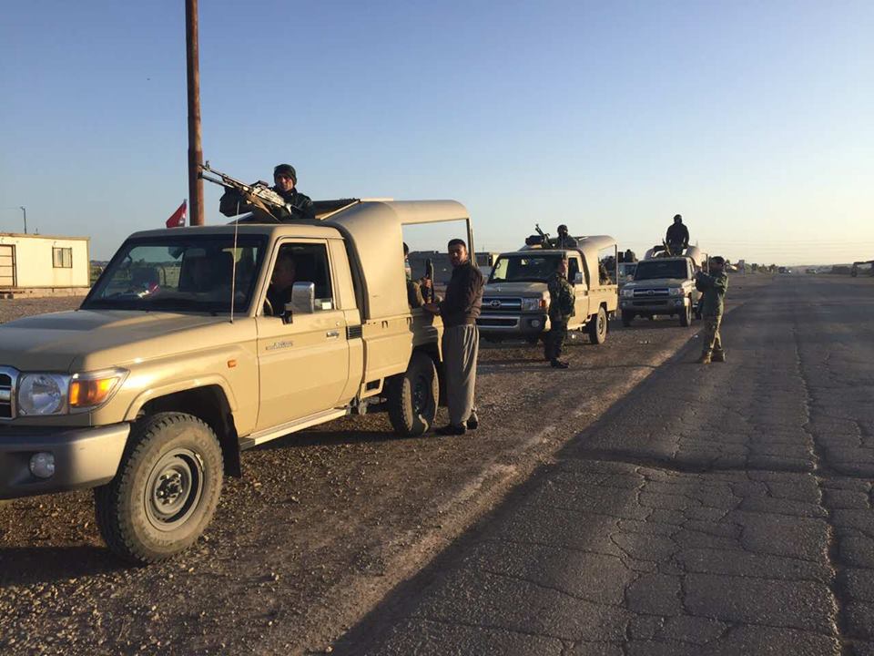 چەكدارێكی داعش گۆڕێكی بە كۆمەڵی پێشمەرگە ئاشكرا دەكات