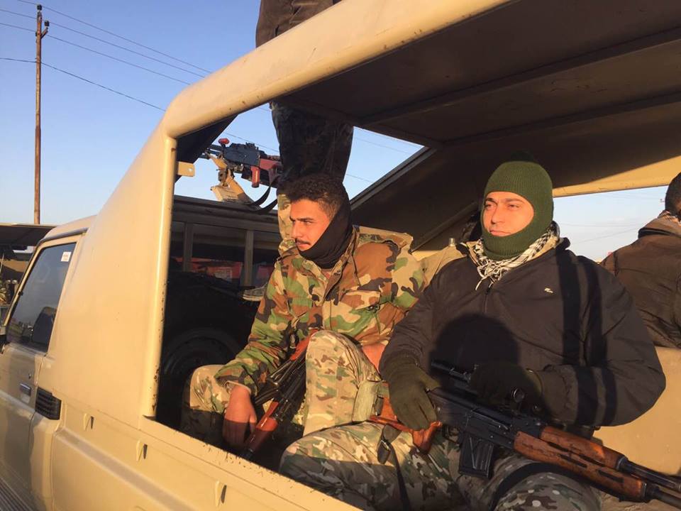 چەكدارێكی داعش گۆڕێكی بە كۆمەڵی پێشمەرگە ئاشكرا دەكات