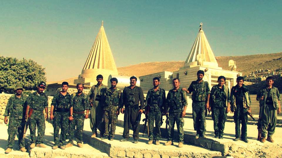 ژماره‌یه‌ك له‌ چه‌كدارانی په‌كه‌كه‌ و هێزه‌ جیاوازه‌كانی سه‌ر به‌ پارتی كرێكارانی كوردستان له‌ ناوچه‌كانی شنگال