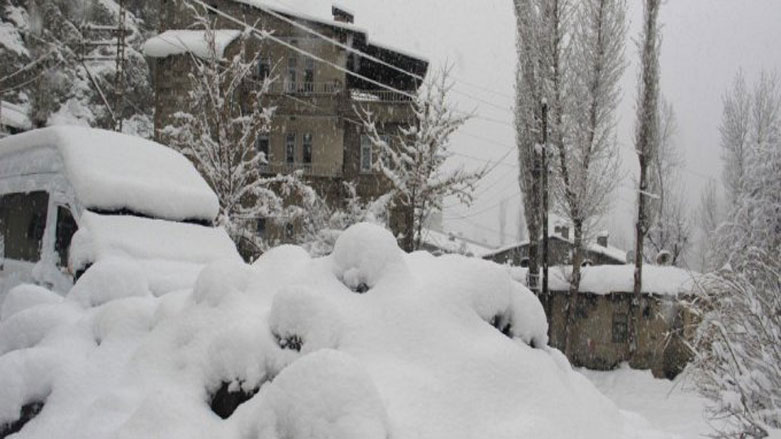 به‌فر رێگه‌ی ده‌یان گوند داده‌خات