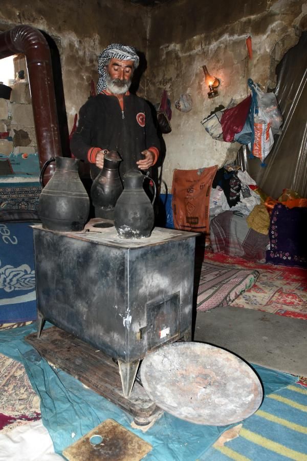 حەوت ساڵە بەتەنیا لە گوندەكەی دەژیت