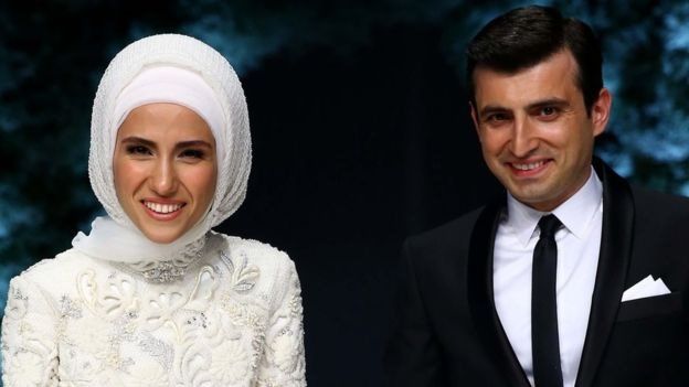 سومەیە ئەردۆغان كچی رەجەب تەیب ئەردۆغان سەرۆك كۆماری توركیا لەگەڵ ھاوسەرەكەی