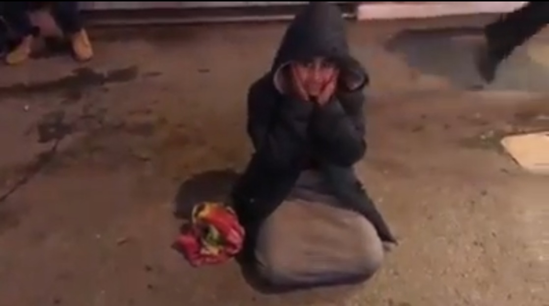 ڤيديۆ.. منداڵێكى كورد له‌ ئه‌سته‌نبوڵ گۆرانى بۆ كوبانێ ده‌ڵێت