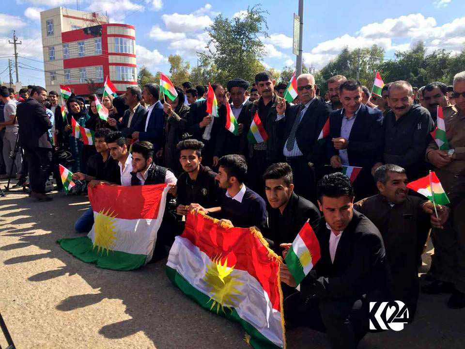 بە وێنە... لە گەرمیان خۆپێشاندانی پشتیوانی لە كەركووك دەستیپێكرد