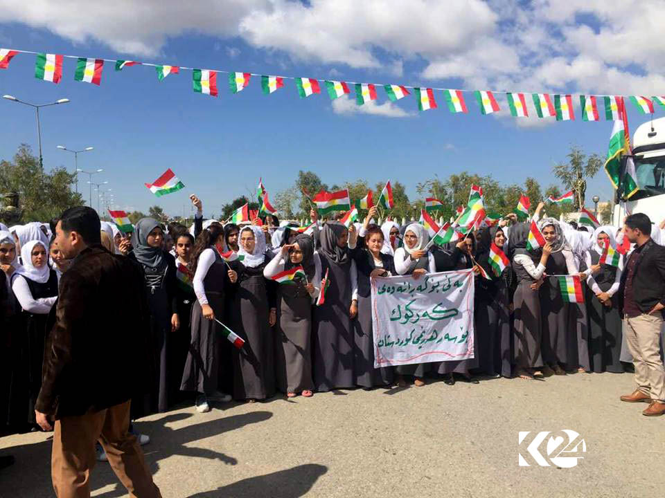 بە وێنە... لە گەرمیان خۆپێشاندانی پشتیوانی لە كەركووك دەستیپێكرد