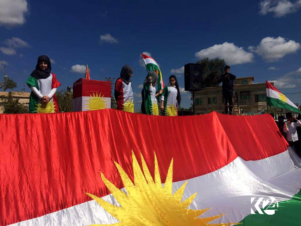 بە وێنە... لە گەرمیان خۆپێشاندانی پشتیوانی لە كەركووك دەستیپێكرد