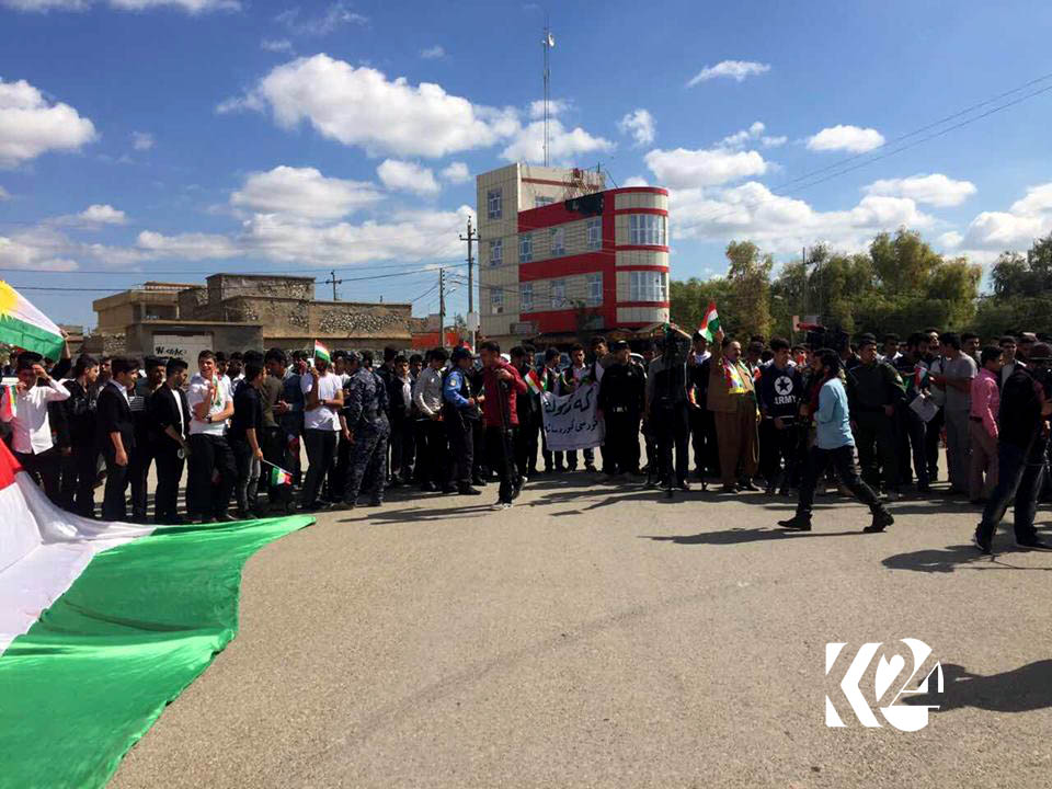 بە وێنە... لە گەرمیان خۆپێشاندانی پشتیوانی لە كەركووك دەستیپێكرد