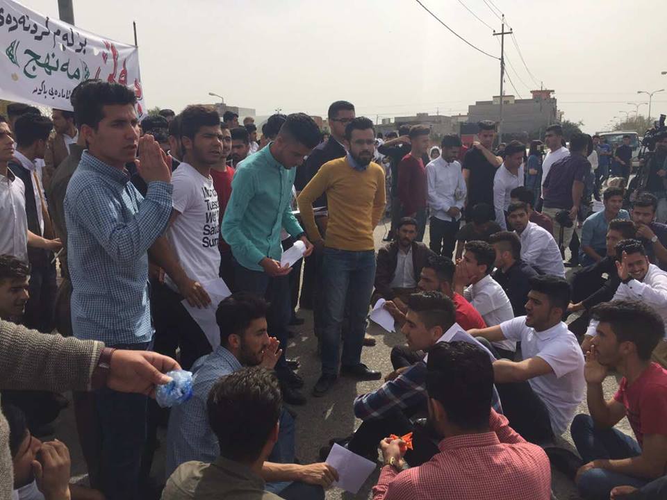 بە وێنە... لە گەرمیان خۆپێشاندان دەستیپێكرد