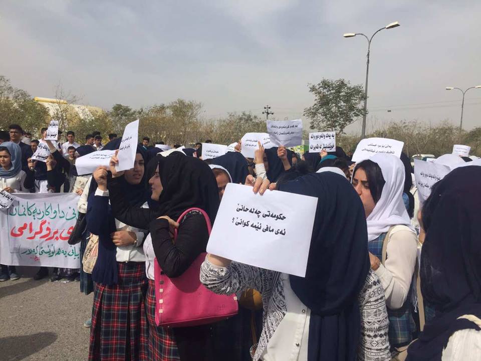 بە وێنە... لە گەرمیان خۆپێشاندان دەستیپێكرد