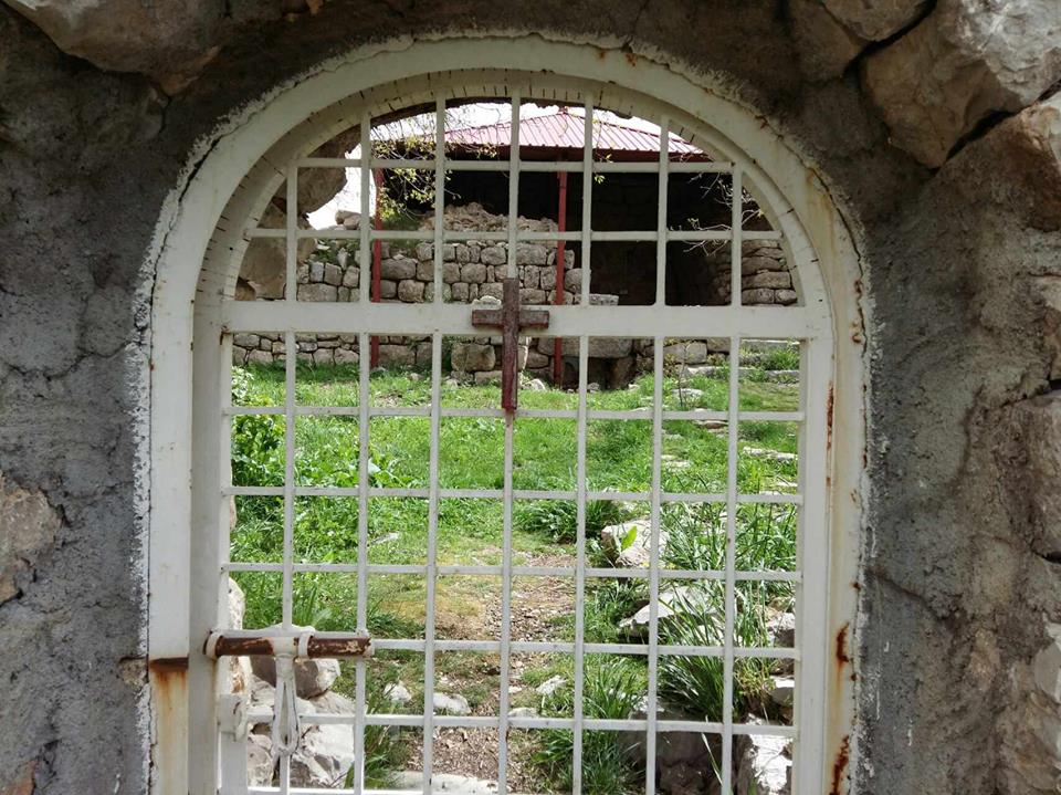 كریستیانەكان لەبناری چیای شیرین رێوڕەسمی جەژنی مارگیورگیس ئەنجامدەدەن