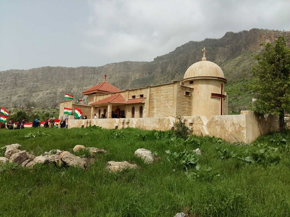 كریستیانەكان لەبناری چیای شیرین رێوڕەسمی جەژنی مارگیورگیس ئەنجامدەدەن