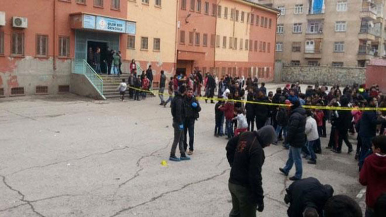 Dengdayîna Diyarbekirê: 2 kesan canên xwe ji dest dan 