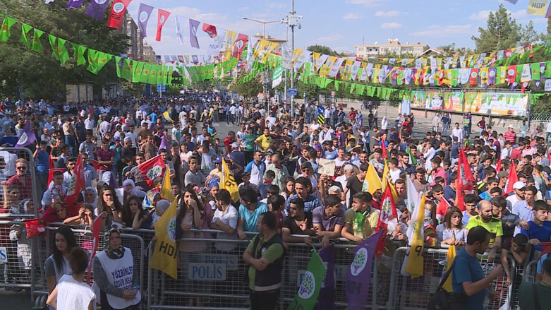 Bangeşiya HDPê ya referandûmê li Diyarbekirê bi dawî dibe 