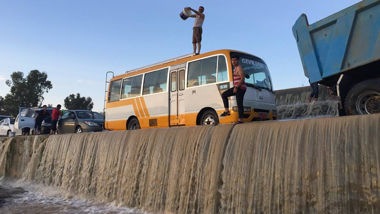 رقص وخمور وألوان ودخان.. هكذا هي الحياة في شلالات الموصل