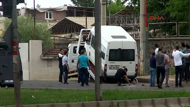 لە ئامەد ئۆتۆمبێلێكی حكوومی بۆمبڕێژ دەكرێت