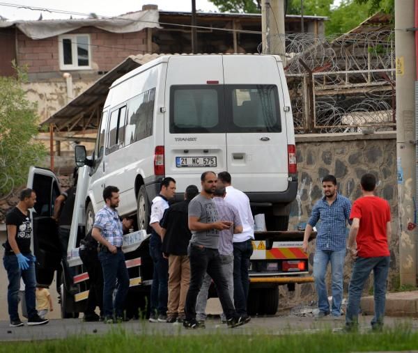 لە ئامەد ئۆتۆمبێلێكی حكوومی بۆمبڕێژ دەكرێت