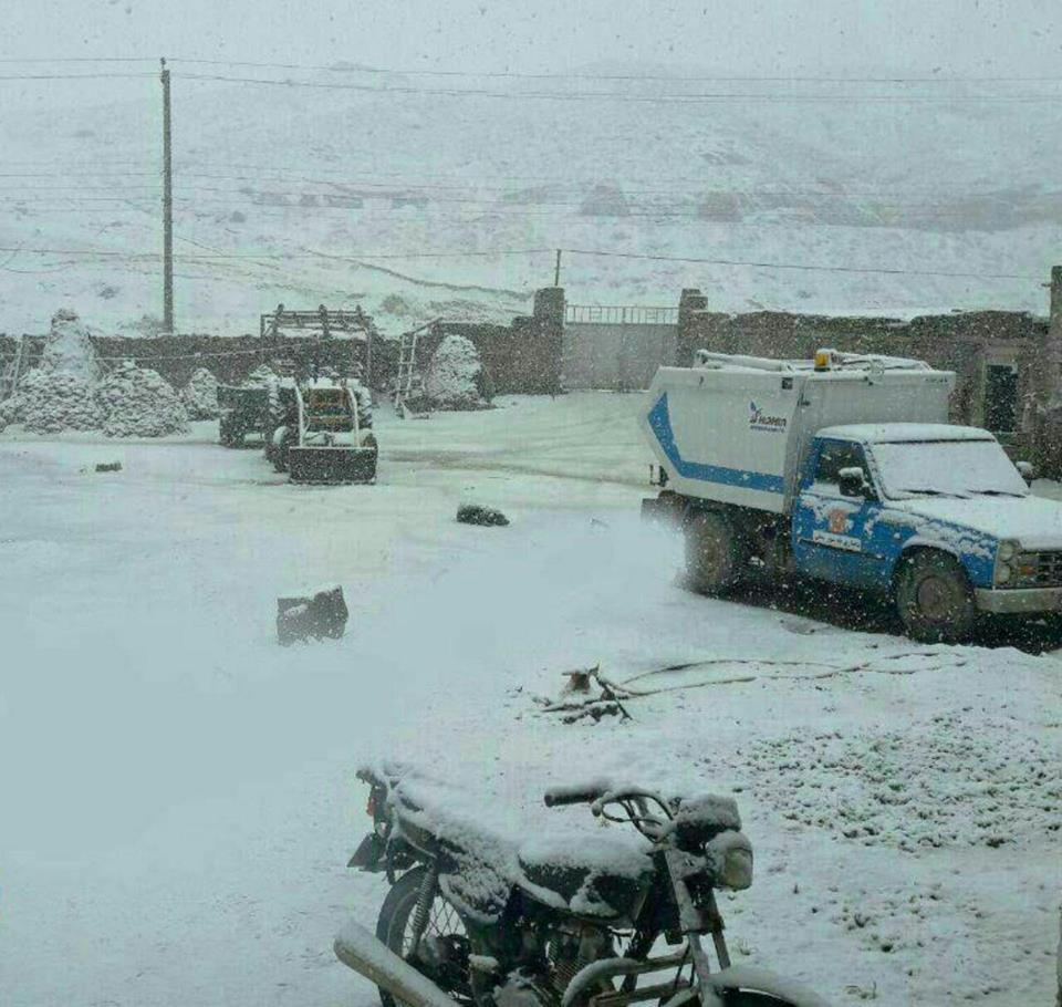 بە وێنە... لە چەند ناوچەیەكی كوردستان بەفر دەبارێت