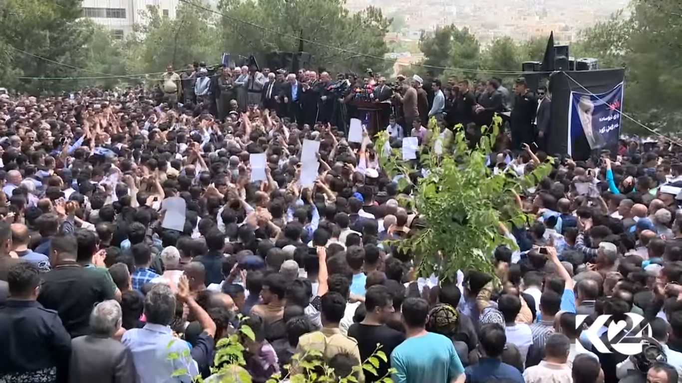 Gorran Movement supporters gathered to mourn the death of their party's leader. (Photo: Kurdistan24)