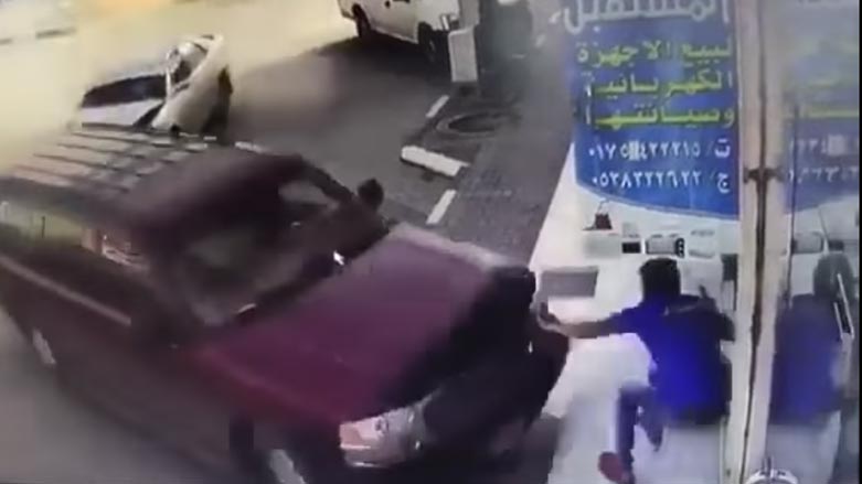 به‌ ڤیدیۆ.. كه‌سێك ده‌بێته‌ قوربانی كه‌مته‌رخه‌می دوو شۆفێر