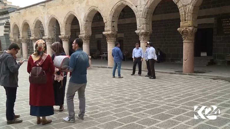 Diyarbekirî bo Qeyseriyiyan: ‘Werin em hev nas bikin’