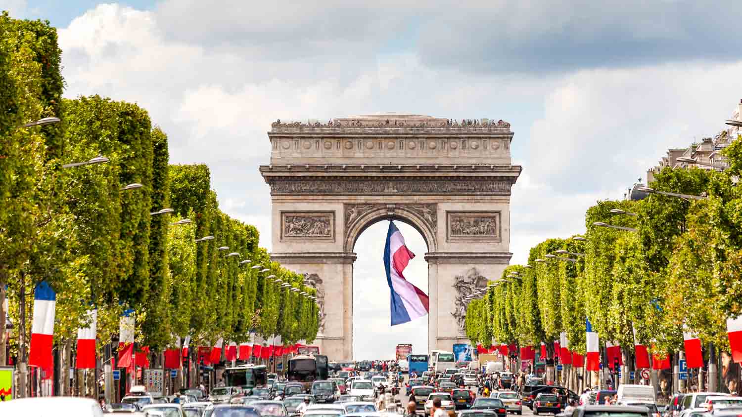 كه‌وانی سه‌ركه‌وتن (Arc de Triomphe) له‌ سه‌ر رێگای شانئه‌لیزێ له‌ مه‌یدانی چارل دیگۆل