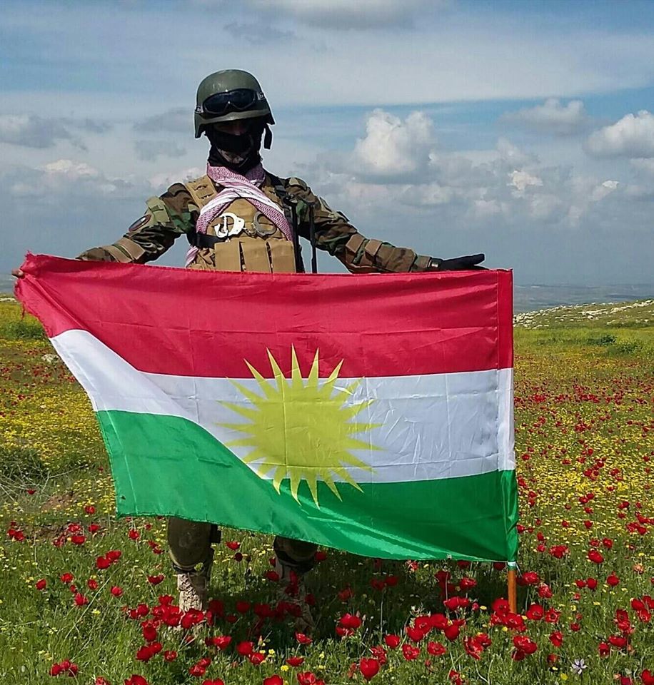 ئاڵای كوردستان و ئاڵای ده‌وڵه‌تی عێراق