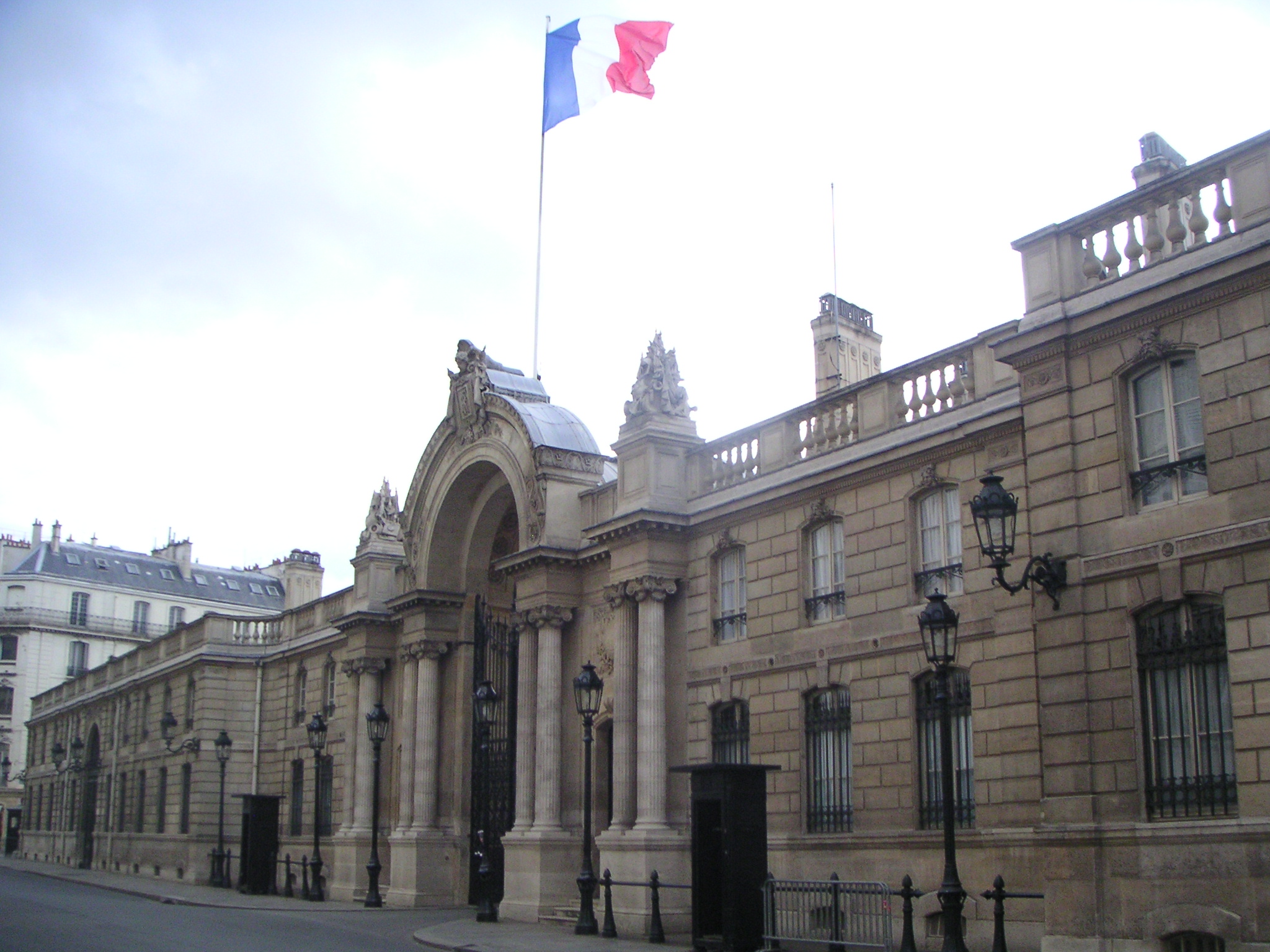 ناپلیۆن به‌ دیاری داویه‌تی به‌ خۆشه‌ویسته‌كه‌ی و تونێلی نهێنی بۆ بینینی درووست كردووه‌.. ئیلیزێ چۆن بووه‌ته‌‌ رووگه‌ی باڵای سیاسه‌تی فه‌ڕه‌نسا؟