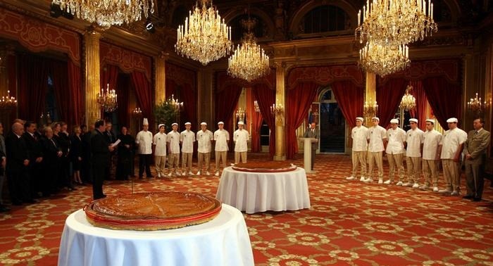 ناپلیۆن به‌ دیاری داویه‌تی به‌ خۆشه‌ویسته‌كه‌ی و تونێلی نهێنی بۆ بینینی درووست كردووه‌.. ئیلیزێ چۆن بووه‌ته‌‌ رووگه‌ی باڵای سیاسه‌تی فه‌ڕه‌نسا؟