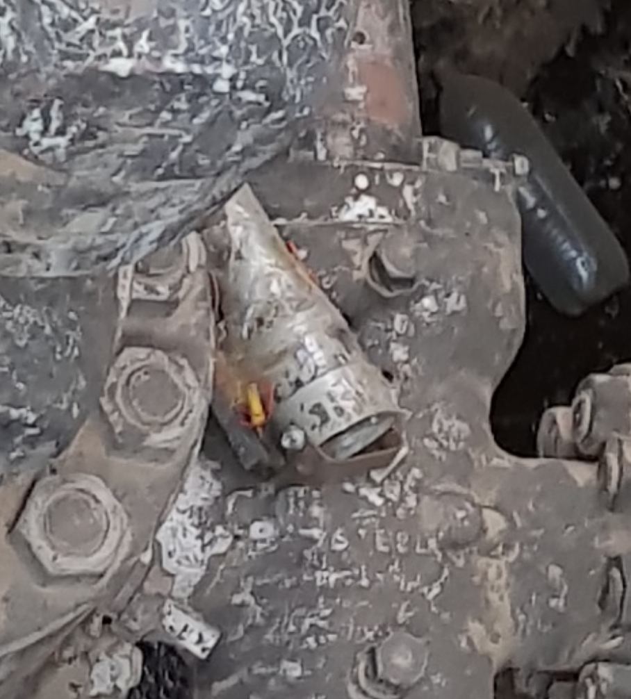 Peshemrga forces defuse Islamic State (IS) improvised explosive device (IED) between Bai Hassan and Qaracham oil wells in the northwestern of Krikuk Province, Kurdistan Region, June 8, 2017. (Photo: Kurdistan24)