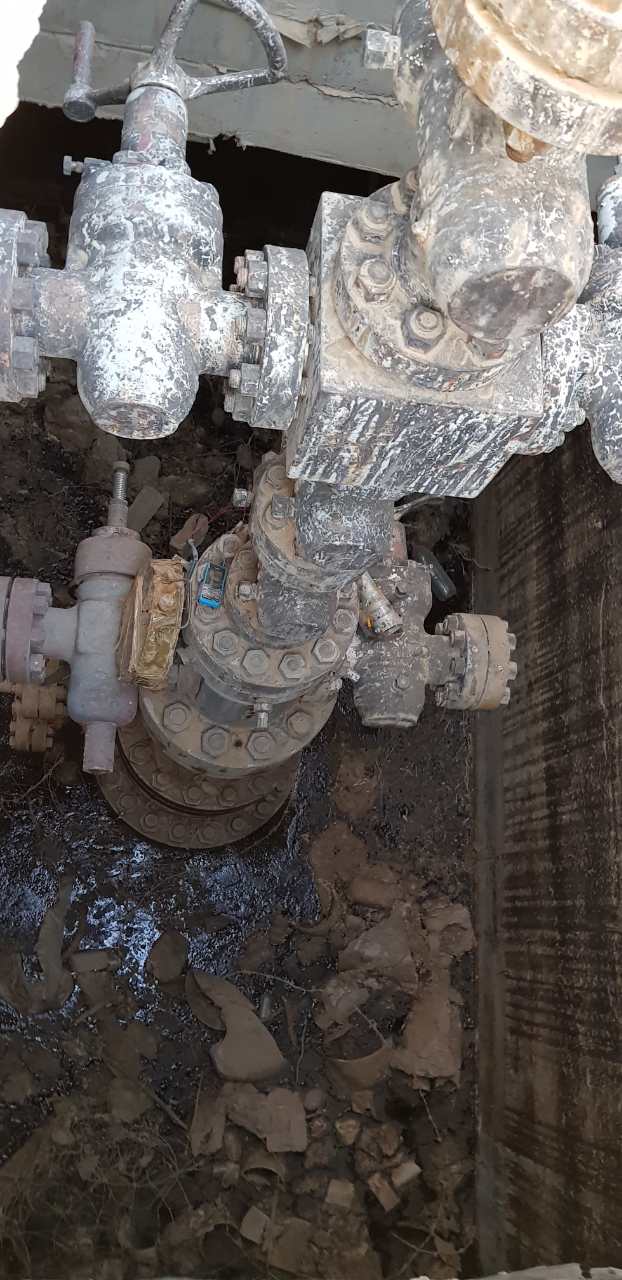 Peshemrga forces defuse Islamic State (IS) improvised explosive device (IED) between Bai Hassan and Qaracham oil wells in the northwestern of Krikuk Province, Kurdistan Region, June 8, 2017. (Photo: Kurdistan24)