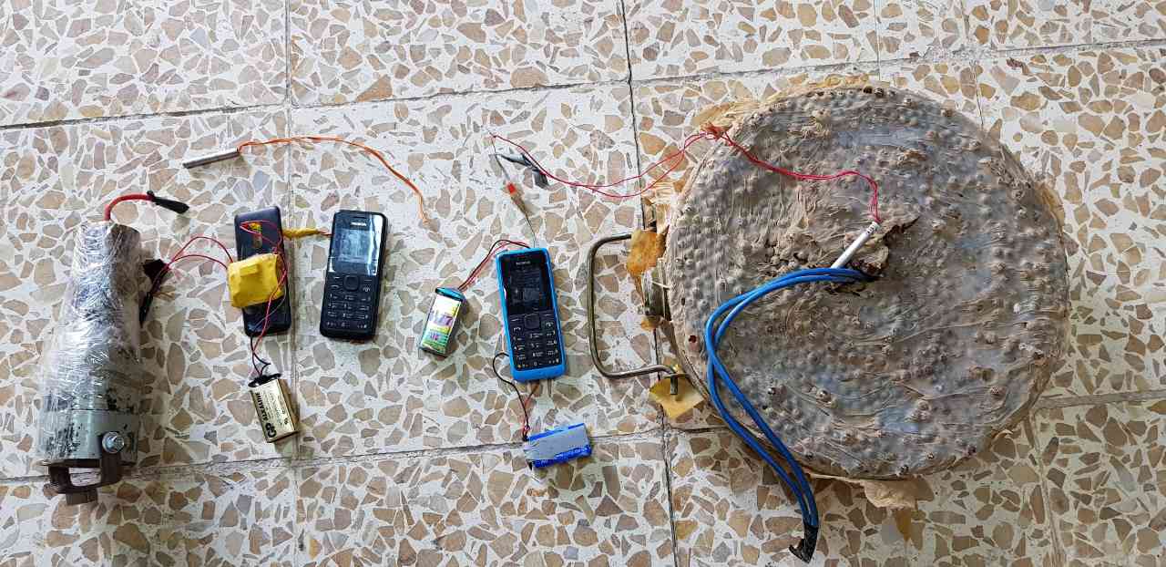 Peshemrga forces defuse Islamic State (IS) improvised explosive device (IED) between Bai Hassan and Qaracham oil wells in the northwestern of Krikuk Province, Kurdistan Region, June 8, 2017. (Photo: Kurdistan24)