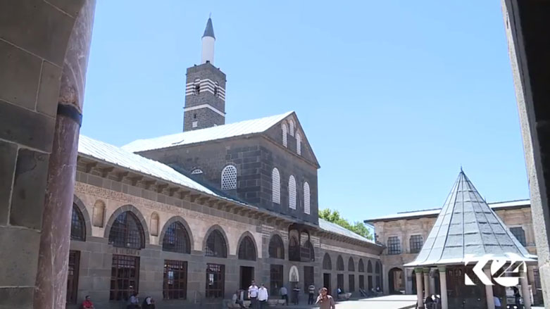 Mizgefta Mezin a DiyarbekIrê 4 hezar sal in li ser piyan e