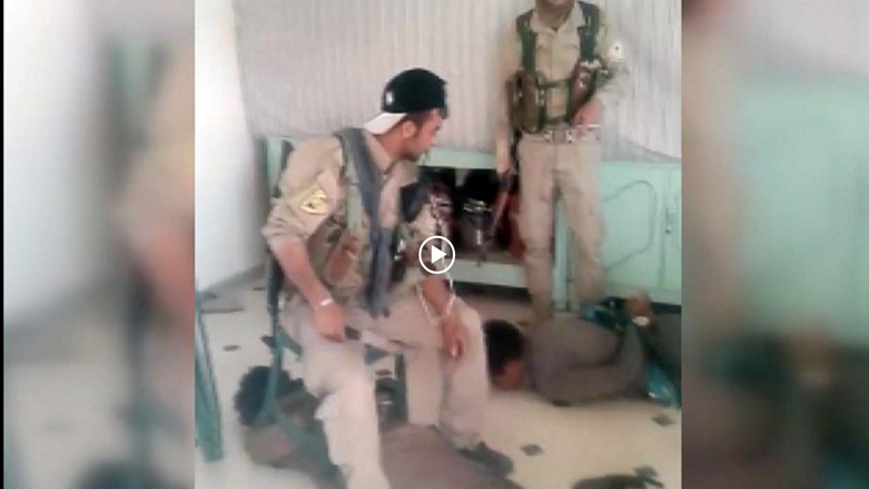 دوو شه‌ڕڤانی عه‌ره‌بی ده‌سته‌ی خۆپاراستنی خۆسه‌ریی جزیره‌ دوو دیل ئه‌شكه‌نجه‌ ده‌ده‌ن