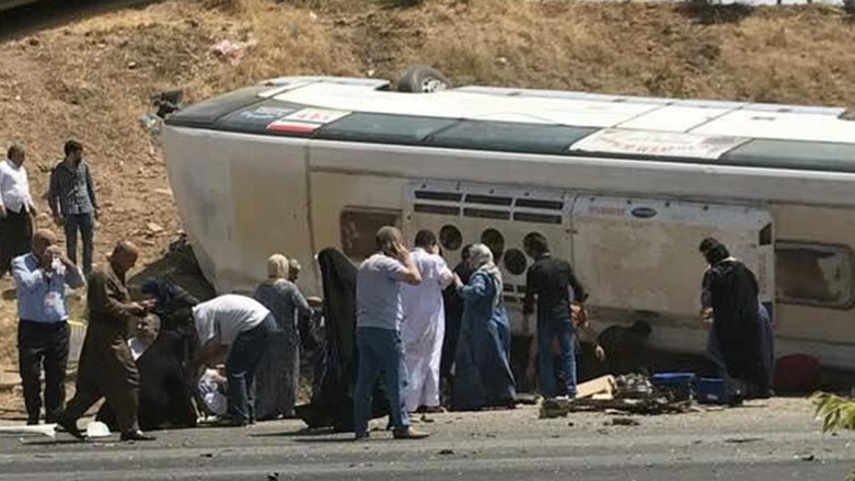 پاسێكى حاجيان له‌ نزيك چه‌مچه‌ماڵ وه‌رگه‌ڕا و دوو هاووڵاتى گيانيان له‌ده‌ستدا