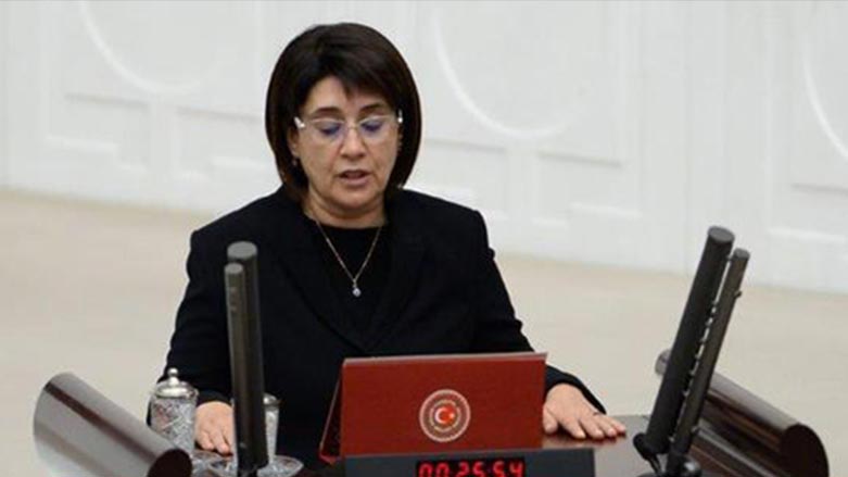 له‌يلا زانا له‌ په‌رله‌مان ده‌رده‌كرێت