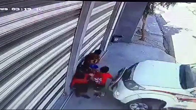 ڤیدیۆ.. ئۆتۆمبێلێك 4 منداڵ ده‌كات به‌ ژێره‌وه‌