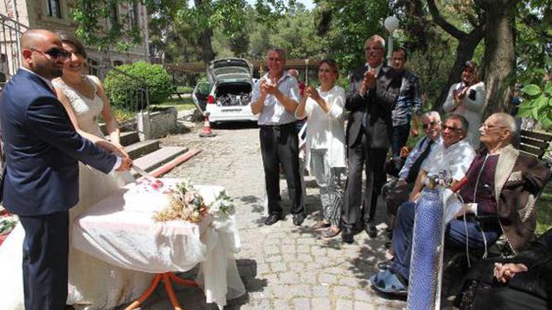 مه‌روه‌ به‌ ساخته‌ ئاهه‌نگی هاوسه‌رگیری رێكخست به‌ڵام لێی بوو به‌ راست