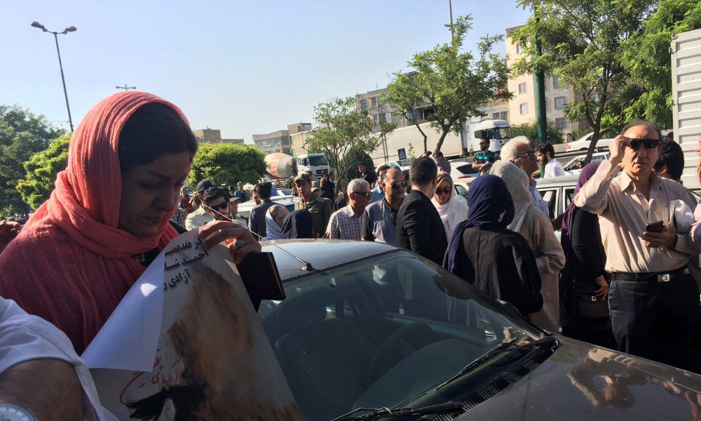 مراسم هفدەهمین سالگرد درگذشت احمد شاملو با مداخلە نیروهای امنیتی ایران متفرق شد