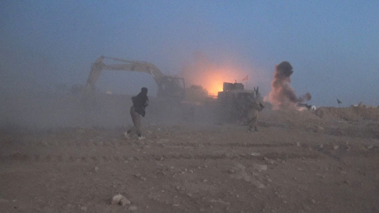 صورة من بين صور نشرها تنظيم داعش وقال إنها تظهر لحظة الهجوم على القوات العراقية ومنها الفصائل الشيعية