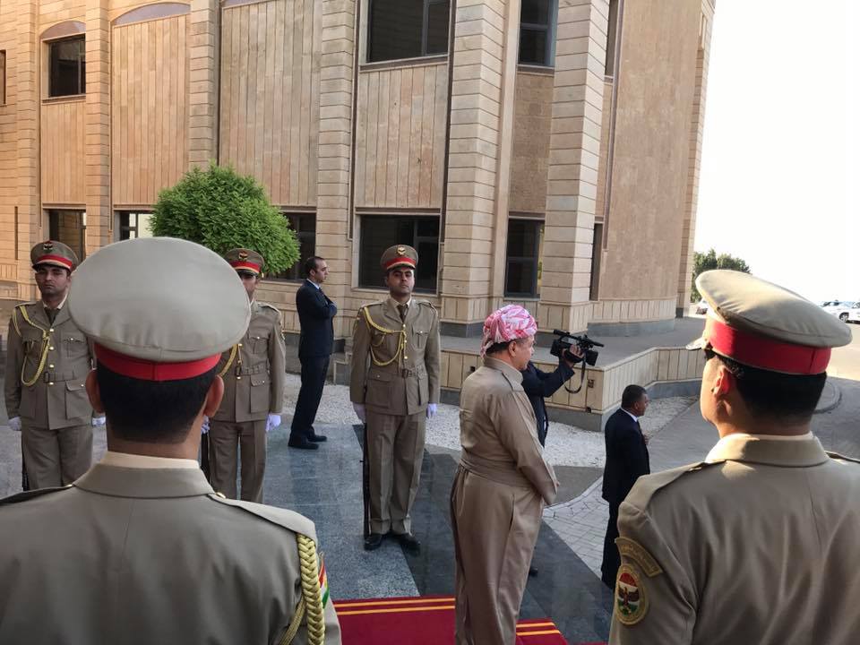 Barzani at the welcoming of the French delegation. (Photo: Kurdistan 24/Aras Ahmed)