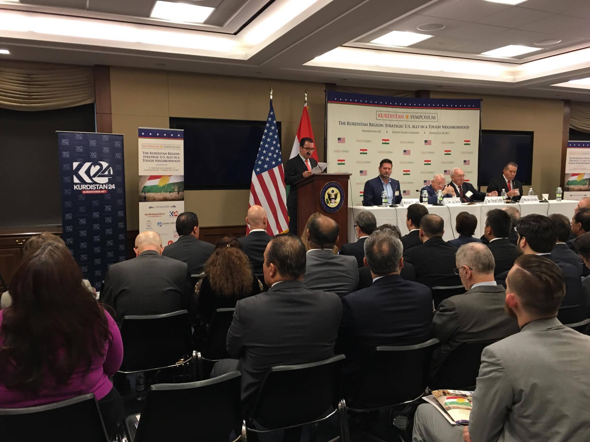 Rêvebirê Giştî yê Dezgeha Kurdistan24ê Bo Ragihandin û Lêkolînan Nûredîn Weysî dema pêşkêşkirina gotara destpêkê li konferansa hevbeş a di navber Kurdistan24 û Washington Times li Kongerssa Amerîkî de