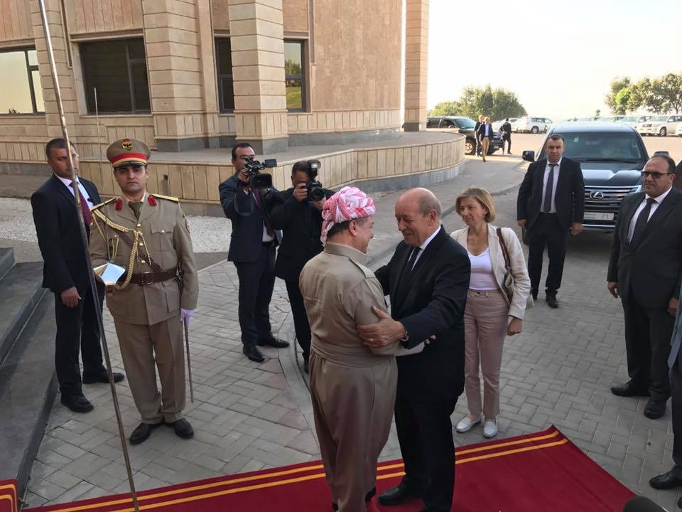 Barzani greets the French Defense Minister (Photo: Kurdistan 24/Aras Ahmed)