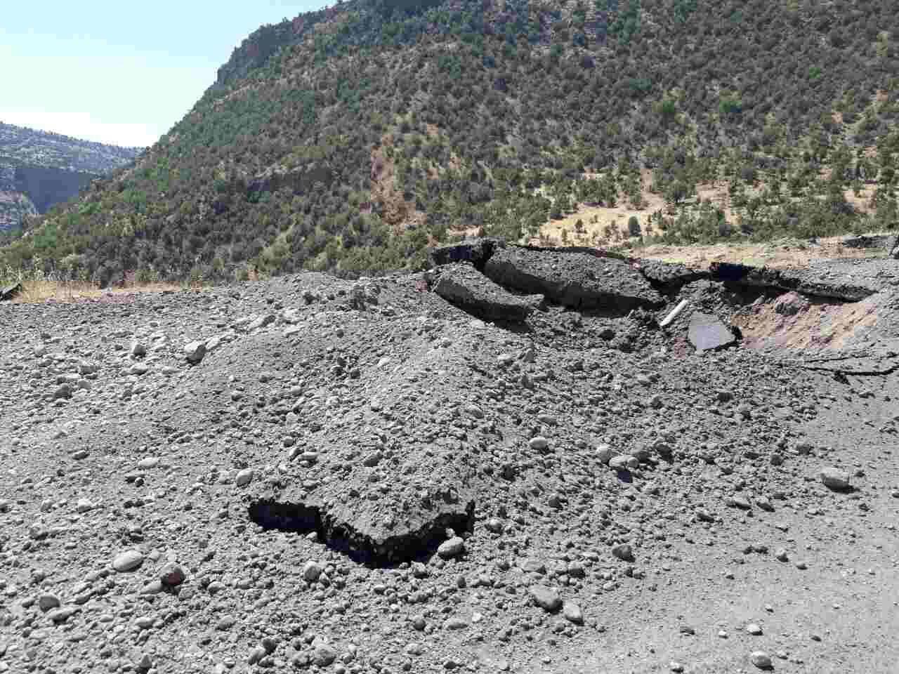 The site of the IED blast on the road to Batifa town in Duhok Province, Kurdistan Region, Aug. 7, 2017. (Photo: Kurdistan 24)